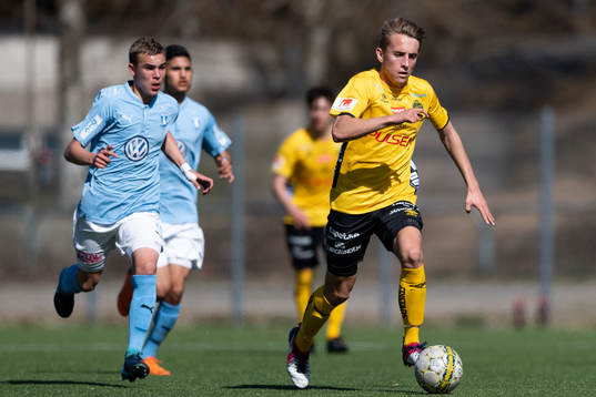 Elfsborgs Jack Cooper Love med Malmö FF’s Noah Tillberg