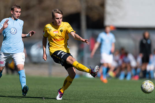 Elfsborgs Jack Cooper Love skjuter 3-1 med Malmö FF’s