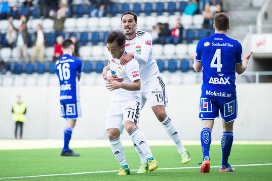 Dalkurds Yukiya Sugita jublar med Younes Bnou Marzouk