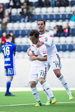 Dalkurds Yukiya Sugita jublar med Younes Bnou Marzouk