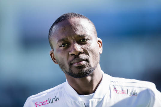 Dalkurds Mohamed Buya Turay innan fotbollsmatchen i