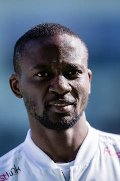 Dalkurds Mohamed Buya Turay innan fotbollsmatchen i