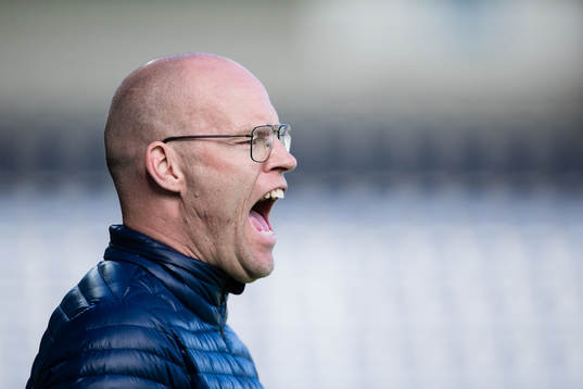 Sundsvalls tränare Joel Cedergren reagerar