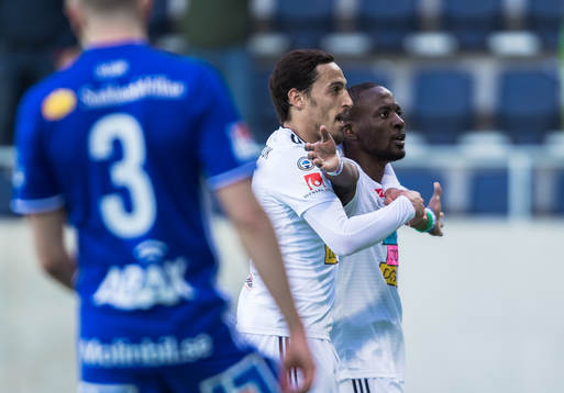 Dalkurds Mohamed Buya Turay jublar med Younes Bnou Marzouk