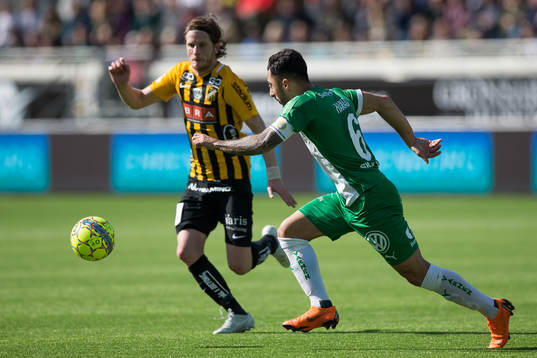 Hammarbys Jiloan Hamad mot Häckens Erik Friberg