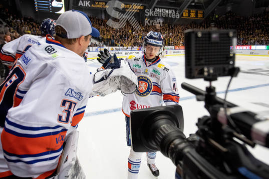 Växjös Elias Pettersson jublar med lagkamrater