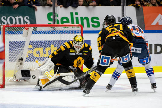 Växjös Elias Pettersson gör 0-2 bakom Skellefteås