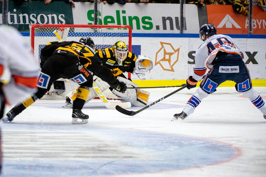 Växjös Elias Pettersson gör 0-2 bakom Skellefteås