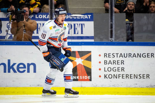 Växjös Elias Pettersson jublar
