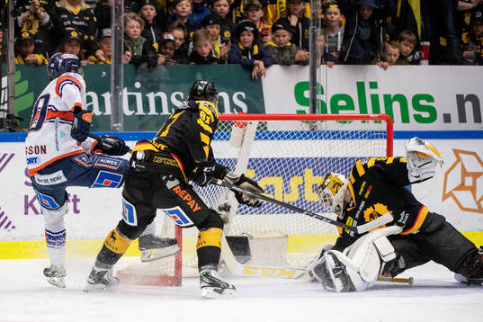 Växjös Elias Pettersson gör 0-2 bakom Skellefteås