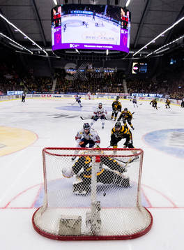 Växjös Elias Pettersson gör 0-2 bakom Skellefteås