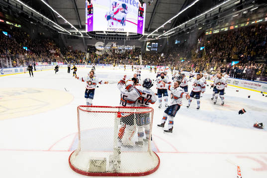 Växjös spelare jublar