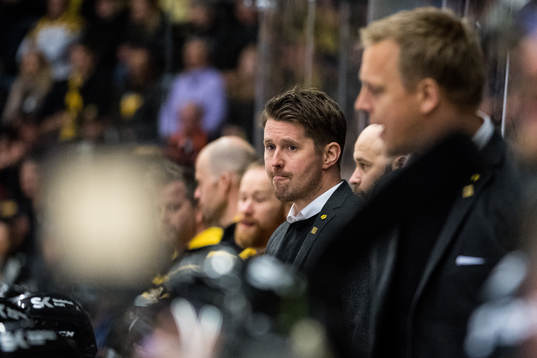 Skellefteås tränare Stefan Klockare deppar