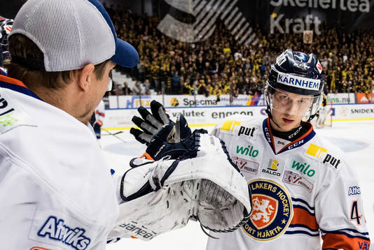 Växjös Elias Pettersson jublar