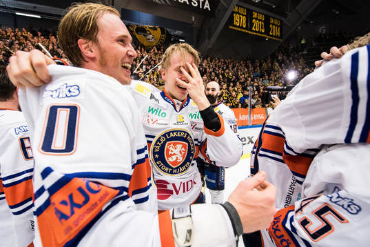 Växjös Dennis Rasmussen och Elias Pettersson jublar