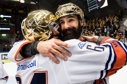 Växjös Daniel Rahimi jublar