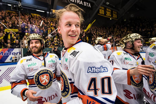 Växjös Elias Pettersson jublar