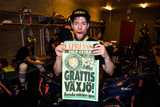 Växjös Robert Rosén jublar med en löpsel i