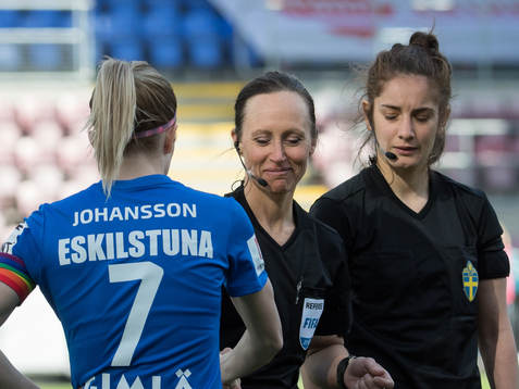 domare Pernilla Larsson och Eskilstunas Petra Johansson