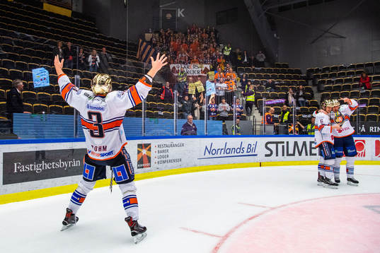 Växjös Oliver Bohm jublar