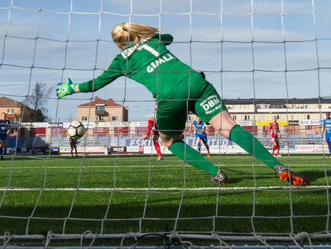 Piteås June Pedersen sätter straffen bakom Eskilstunas