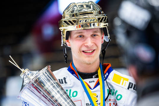 Växjös Elias Pettersson jublar