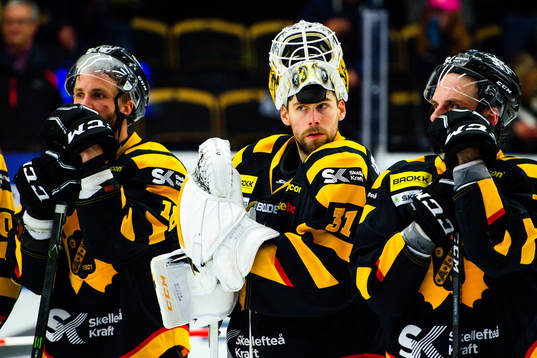 Växjös målvakt Joni Ortio deppar