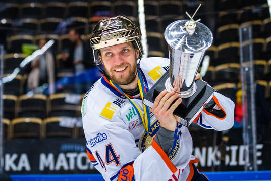 Växjös Peter Andersson jublar