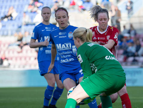 Piteås Cecilia Edlund  framme och oroar Eskilstunas