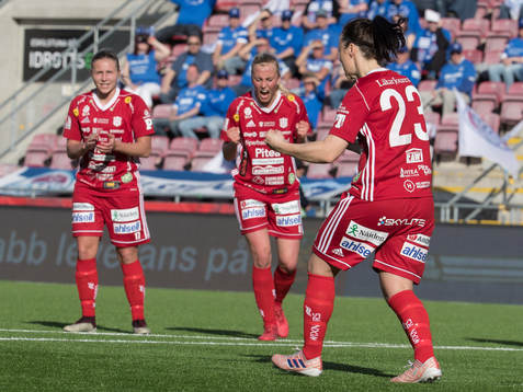 Piteås June Pedersen har precis satt 0-2 målet på straff