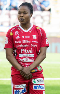 Piteås Faith Ikidi innan fotbollsmatchen i damallsvenskan