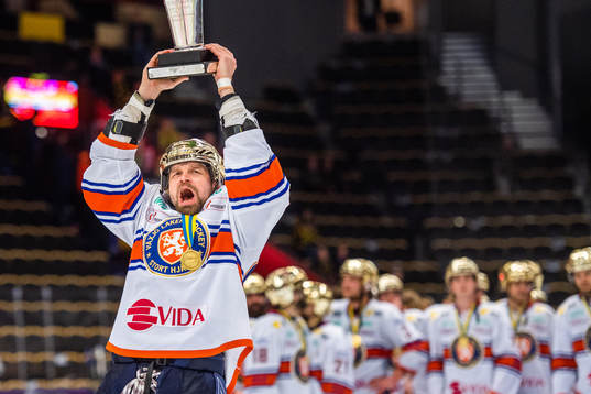 Växjös Janne Pesonen jublar