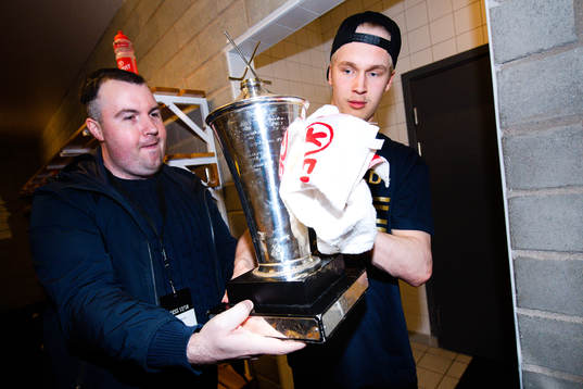 Expressens Johan Svensson hjälper Växjös Elias