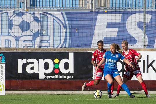 Eskilstunas Mimmi Larsson och Piteås Emelie Lövgren och