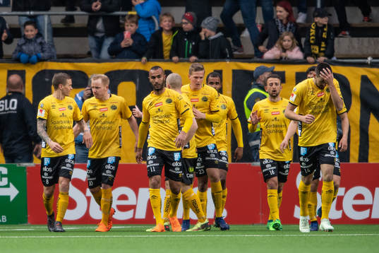Elfsborgs Simon Lundevall jublar med lagkamrater