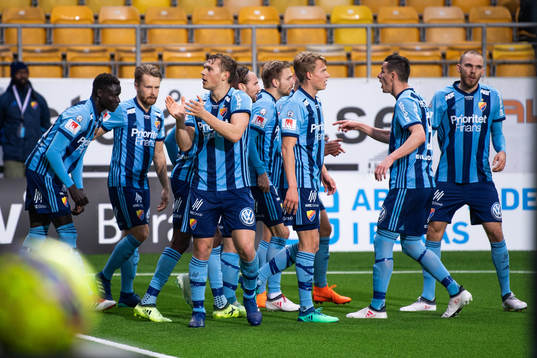 Djurgårdens Jonathan Ring jublar med lagkamrater