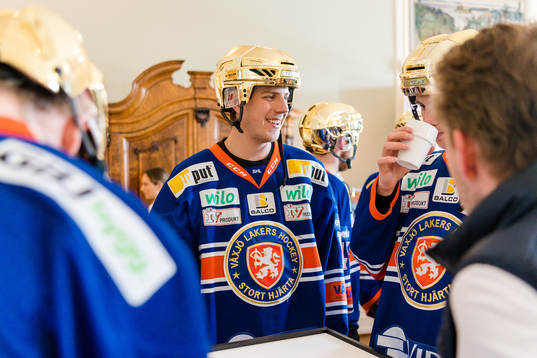 Växjös målvakt Pontus Eltonius när Växjö firar