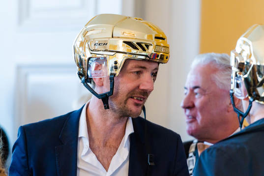Växjös sportchef Henrik Evertsson när Växjö firar
