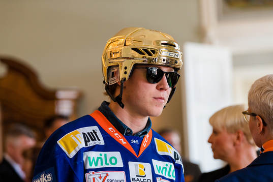 Växjös Dennis Rasmussen när Växjö firar SM-guldet på