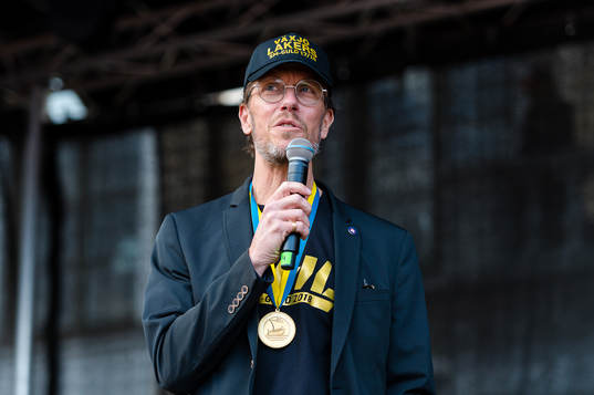 Växjös ordförande Michael Marchal när Växjö firar