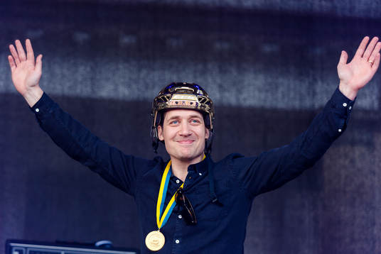 Växjös tränare Sam Hallam när Växjö firar SM-guldet