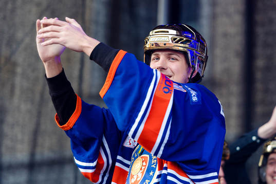 Växjös målvakt Pontus Eltonius när Växjö firar