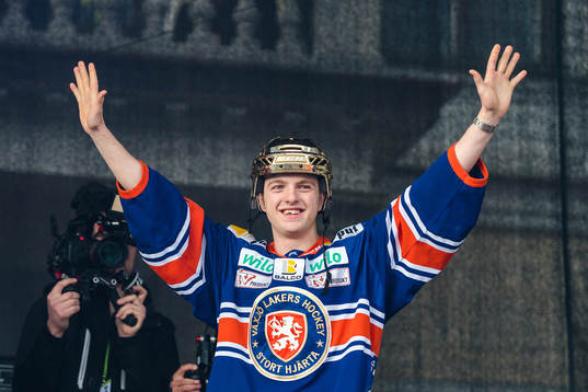 Växjös Linus Högberg när Växjö firar SM-guldet på