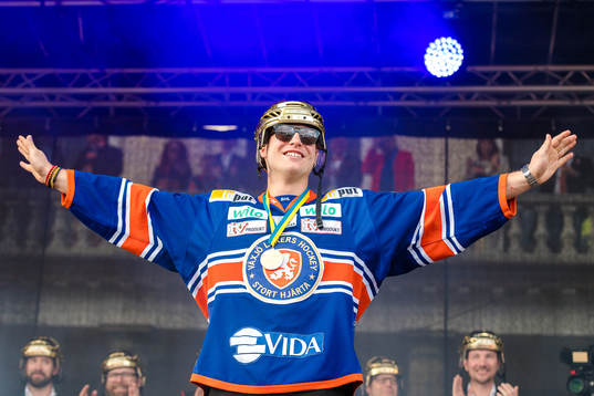 Växjös Oliver Bohm när Växjö firar SM-guldet på