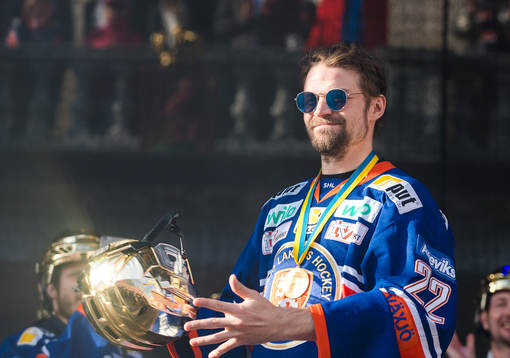 Växjös Janne Pesonen när Växjö firar SM-guldet på