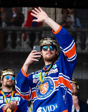Växjös Martin Lundberg när Växjö firar SM-guldet på