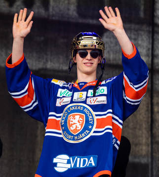 Växjös Elias Pettersson när Växjö firar SM-guldet på