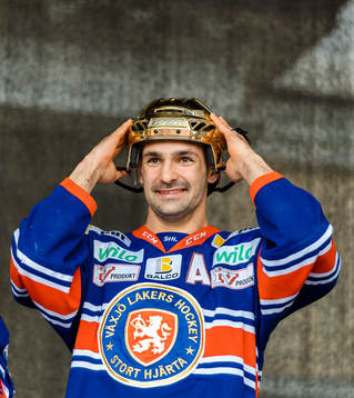 Växjös Daniel Rahimi när Växjö firar SM-guldet på