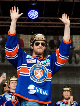 Växjös Arvid Lundberg när Växjö firar SM-guldet på