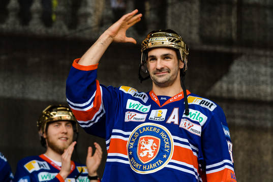 Växjös Daniel Rahimi när Växjö firar SM-guldet på